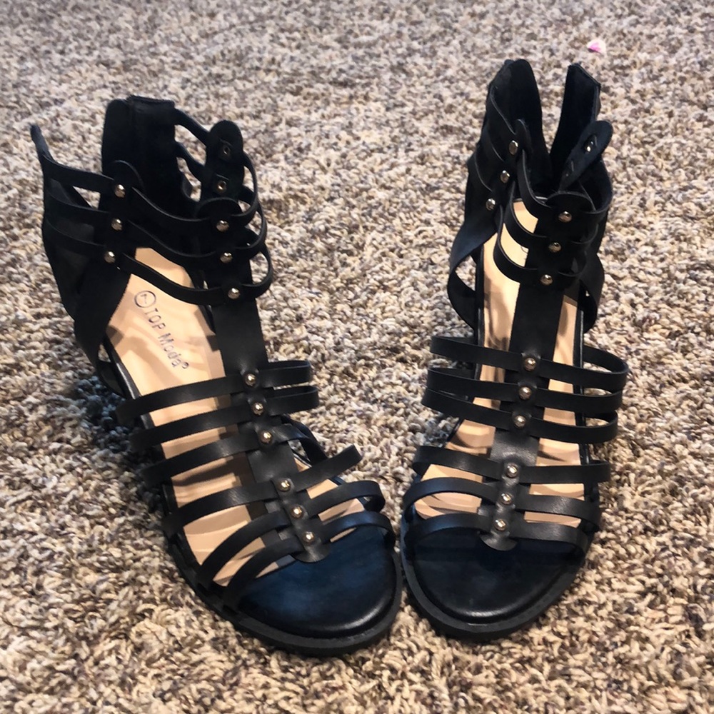 Black strappy 3 inch heals